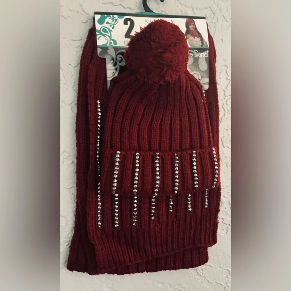 Charlotte Daniel Ribbed Pom Beanie with Rhinestones Hat & Scarf Set (NWT)